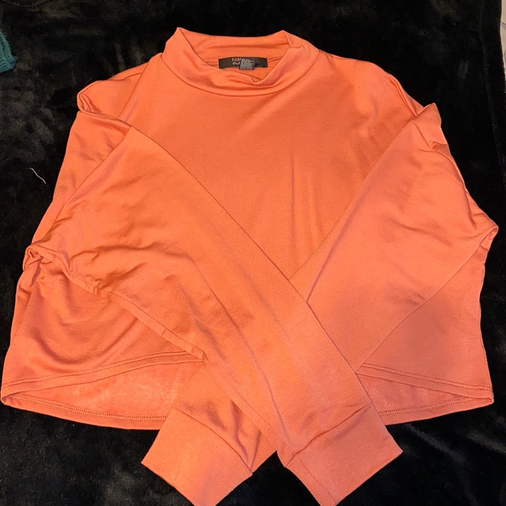 Long sleeve crop top